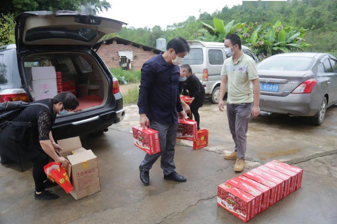 
车田爱心人士对敬老院举行慰问 温暖老人心_bsports必一体育(图3)