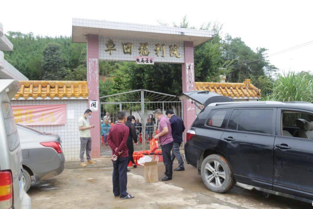 
车田爱心人士对敬老院举行慰问 温暖老人心_bsports必一体育(图5)