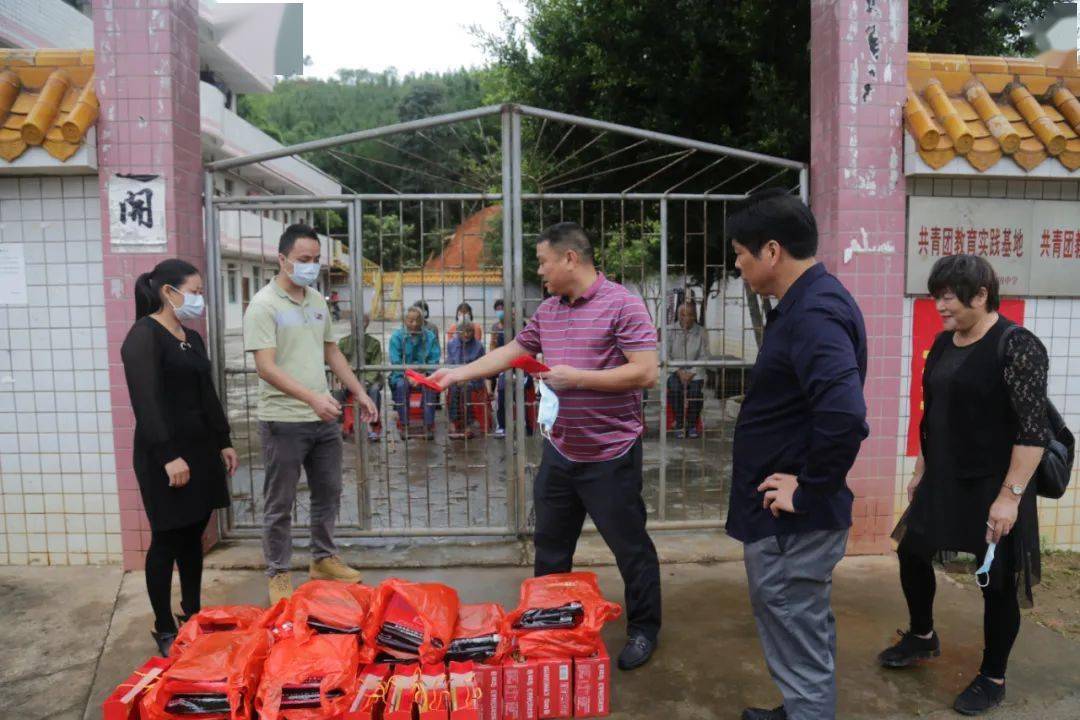 
车田爱心人士对敬老院举行慰问 温暖老人心_bsports必一体育(图6)