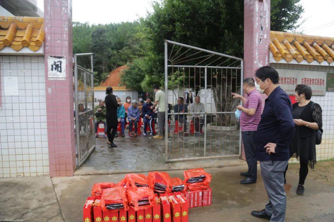 
车田爱心人士对敬老院举行慰问 温暖老人心_bsports必一体育(图9)