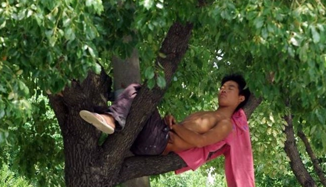 
笑话段子搞笑图片：老丈人 咱说话委婉点好不！_必一运动官网(图12)