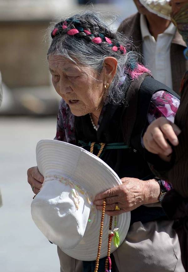 矿泉水瓶里灌茅台,提防人前人后两张皮-bsports必一体育(图4) bsports必一体育